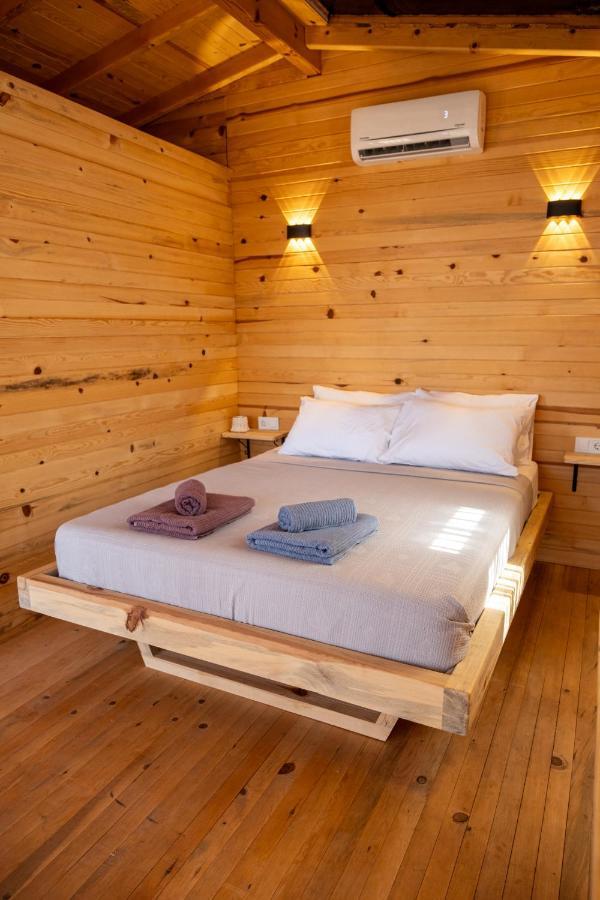 מלון פאראליה Goat Bungalow And Camping מראה חיצוני תמונה