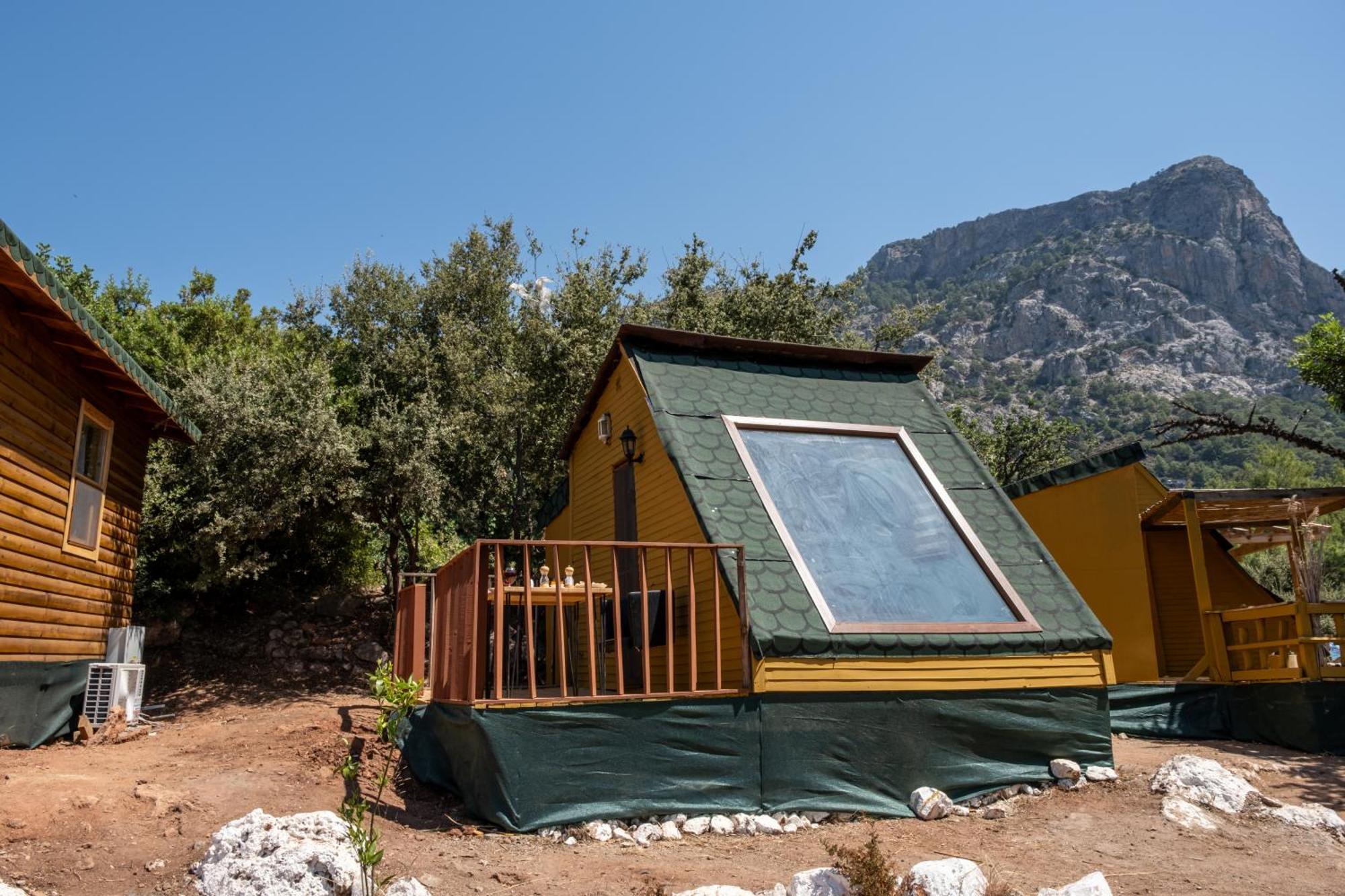 מלון פאראליה Goat Bungalow And Camping מראה חיצוני תמונה
